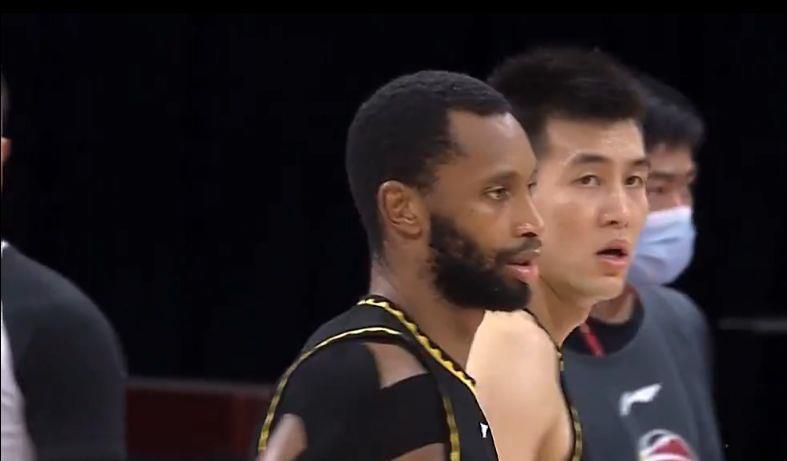 拉齐奥中场贝西诺在Instagram上发文，澄清了自己被拉齐奥排除出比赛大名单的情况。